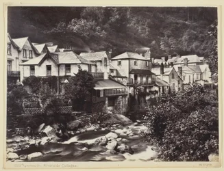 Lynmouth, rivieroeverhuisjes
