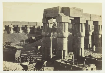 Deel van de Grote Tempel De Overheidsopslagplaatsen, Luxor, 1857