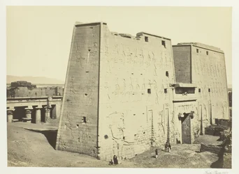De Grote Pylon bij Edfou, Opper-Egypte, 1857