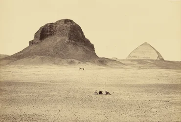 De piramiden van Dahshur, vanuit het oosten