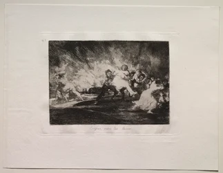 De Verschrikking van de Oorlog: Ze Ontsnappen Door de Vlammen