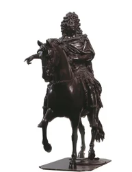 Ruiterportret van koning van Frankrijk Lodewijk XIV (bronzen beeldhouwwerk)