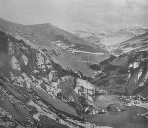 Een steile kloof uitgesneden door de Alph-rivier door de Koettlitz-gletsjer