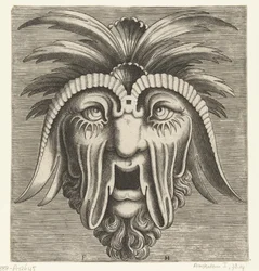 Masker met een openhangende, tandeloze mond, uitgezakte wangen en kuiven op het hoofd