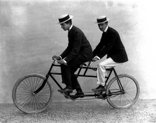 Twee mannen op een tandem, Florence, 1895