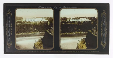 Zomer Niagara Falls, Het Clifton House vanaf het Veerhuis A.Y