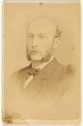 [Ongeïdentificeerde man met snor en schapensnor].