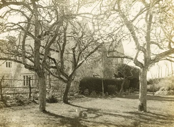 Kelmscott Manor: Van de boomgaard