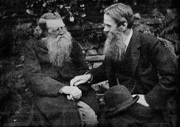 Ruskin en Holman Hunt genieten van een gesprek over kunst, ca. 1925