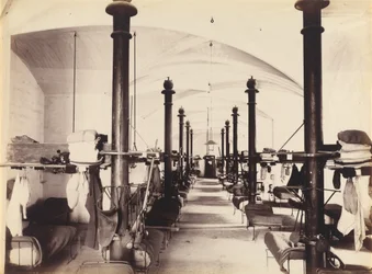 Les Salles des Gardes, Palais des Papes, Avignon, Frankrijk,jaren 1860 (foto)