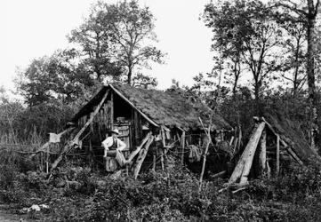 Houthakkershut, nabij Bourmont, circa 1880