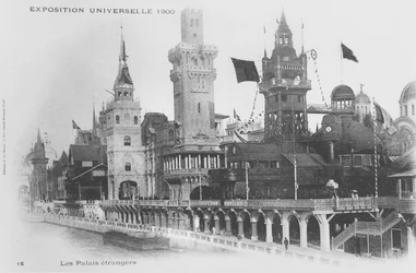 Ansichtkaart met de buitenlandse paviljoens op de Rue des Nations op de Exposition Universelle van 1900