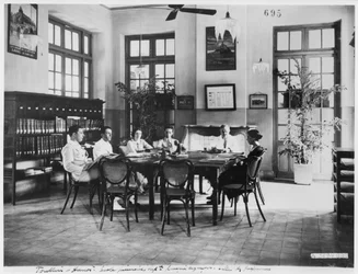 Lager school voor jongens in Hanoi, ca. 1920