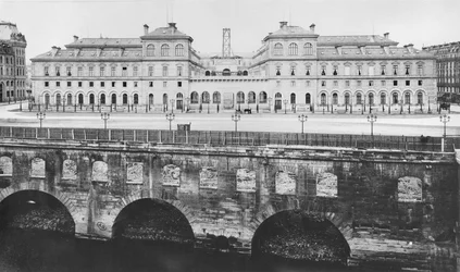 Zicht op het Hôtel-Dieu tijdens de bouw, Parijs, na 1867