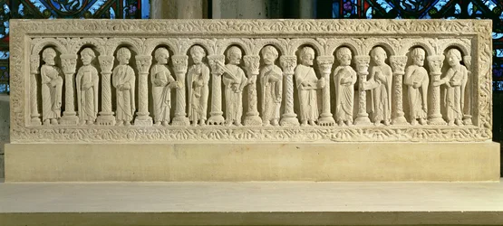Apostelen onder Arcades, gebeeldhouwd reliëf, ca. 1150