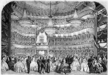 Architectuur: interieur van het Koninklijk Theater (19e eeuw) in Nice (Alpes Maritimes, 06), in 1858, tijdens het liefdadigheidsbal gegeven door de Franse Hulpvereniging, onder het beschermheerschap van de Groothertogin van Baden, Stephanie de Bauharnais (