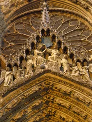 Kathedraal van Reims: detail van de gevel (Marne 51) die de Kroning van de Maagd voorstelt