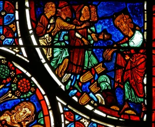 Detail (Mozes gooit de tafelen neer) uit een raam van de gelijkenis van de Barmhartige Samaritaan