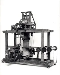 Eerste volledig geautomatiseerde weefgetouw, uitgevonden door Jacques de Vaucanson (1709-82), ca. 1745
