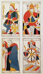 Vier tarotkaarten met afbeelding van De Keizer, De Paus, De Kluizenaar en Het Rad van Fortuin (gekleurde houtsnede)