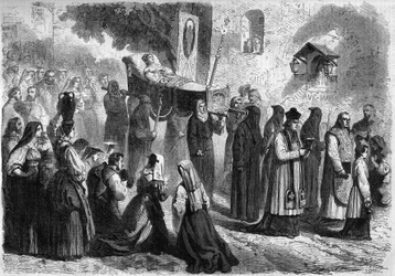 Begrafenisstoet in de straten van Sparanisi (Italië) tijdens de begrafenis van een jong meisje