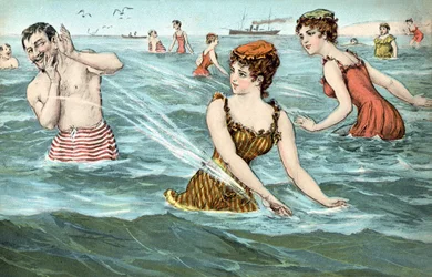 Meisjes spetteren een man in de zee nat