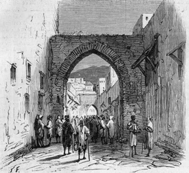 Joodse bevolking van Tetouan (Tetuan) in Marokko: uitzicht op de poort van de Joodse wijk