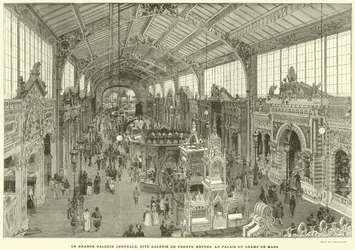 De grote centrale galerij, genaamd de dertig meter galerij, in het Paleis van Champ de Mars