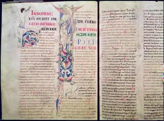 Geïllustreerde initiaal H met een centaur en geïllustreerde initiaal I met de adelaar van St. Johannes die de ketter Arius tot zwijgen brengt, uit het Evangelie van St. Johannes, Bijbel van St. Etienne