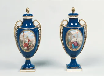Paar Sevres vazen versierd met allegorische figuren van Gerechtigheid en de Republiek