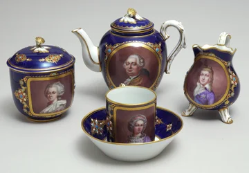 Deel van een theeservies met portretten van Lodewijk XVI en Marie Antoinette, Sevres, Frankrijk, ca. 1789