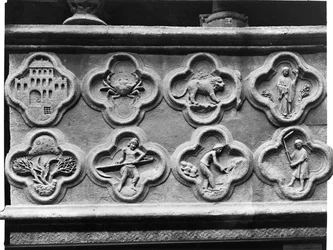Vierpassen van de Profeet Aggee: de Tempel herbouwd, en de droge Aarde, en vierpassen met de Tekens van de Dierenriem en de Arbeid van het Jaar, van de Kathedraal van Notre-Dame in Amiens