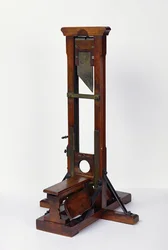 Verminderd model van een guillotine (hout & metaal)