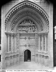Reproductie van het gevelportaal van St. Johannes de Doper bij de kathedraal van Rouen