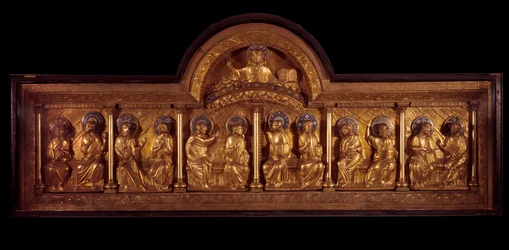 Romaanse kunst: Pinksteraltaarstuk: antependium van hout, koper en email. Uit Stavelot (Maas). Omstreeks 1160-1170. Parijs, Nationaal Museum van de Middeleeuwen, Thermes de Cluny