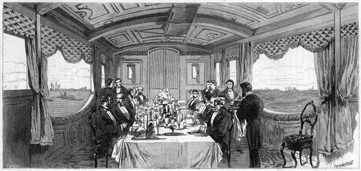 Russische keizerlijke trein gebruikt door de hertog en hertogin van Edinburgh in 1874: de eetkamerwagon. Gravure in 