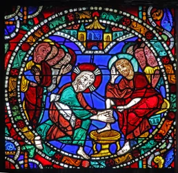 Het Passie raam: Christus wast de voeten van de discipelen