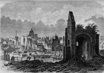 Transformaties van Parijs onder het Tweede Keizerrijk, Haussmanns Parijs: ruïnes van de kerk Saint Marcel, op het plein van de Collegiale, blootgelegd door de aanleg van de boulevard Arago