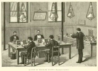 Een post van de Baudot meervoudige telegraaf