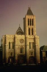 Uitzicht op de westgevel, begonnen ca. 1135