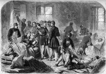 Bezoek van keizer Napoleon III aan de gewonden van de Slag bij Montebello in de geïmproviseerde ambulances in Voghera op 21 mei 1859. Gravure naar een schets van Moullin.