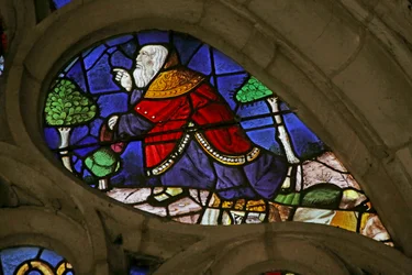 Raam met Noach die naar God luistert (glas-in-lood)