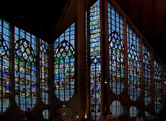 Raam met afbeelding van de geresette ramen oorspronkelijk uit de kerk van St. Vincent