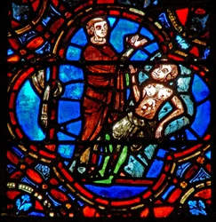 Raam w12 met een scène in het Barmhartige Samaritaan raam: een andere reiziger ziet de gewonde pelgrim