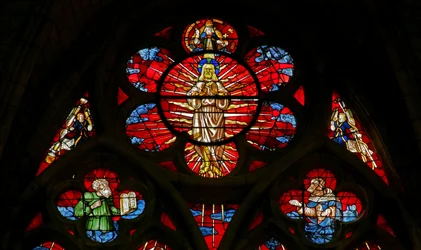 Raam w34 met de Transfiguratie met Elisa en Mozes