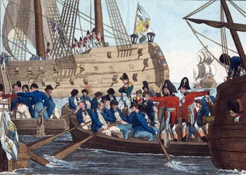 Napoleon Bonaparte als gevangene van de Engelsen wordt van de Bellerophon naar de Northumberland gebracht op 8 augustus 1815