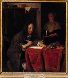 De schrijver. Dienstmeid houdt een kaars vast zodat de schrijver licht heeft om te schrijven