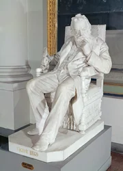 Zittend standbeeld van Victor Hugo (1802-85)