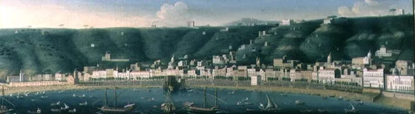 Uitzicht op Napels vanaf de zee met het Castel dell