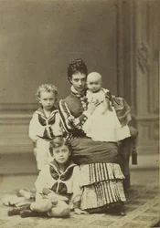 Grootvorstin Maria Fjodorovna met kinderen, Nicholas Alexandrovich, George..., c. 1875